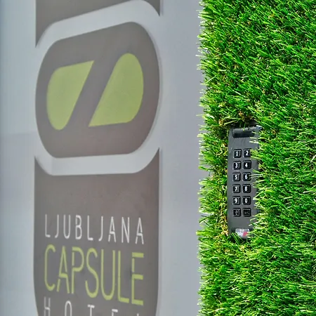 Kapselhotel Capsule 2*