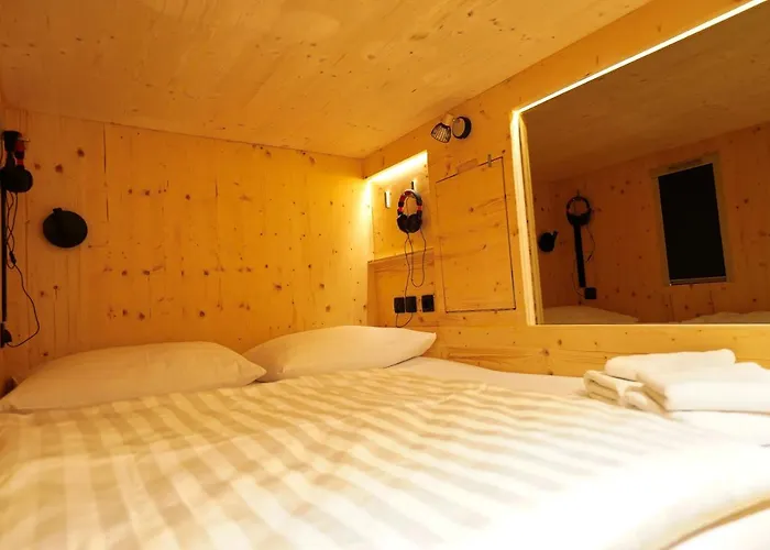 Capsule Kapslový hotel