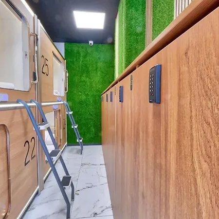 Capsule Capsule hotel *
