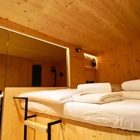 Capsulehotel Capsule 2*