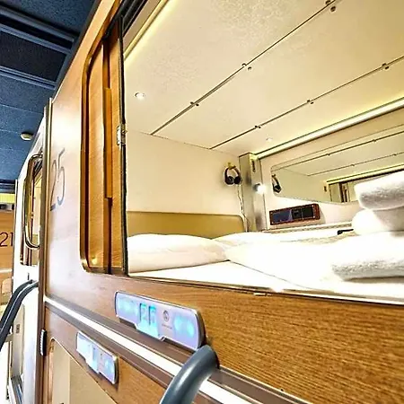 Capsule Kapszulahotel 2*