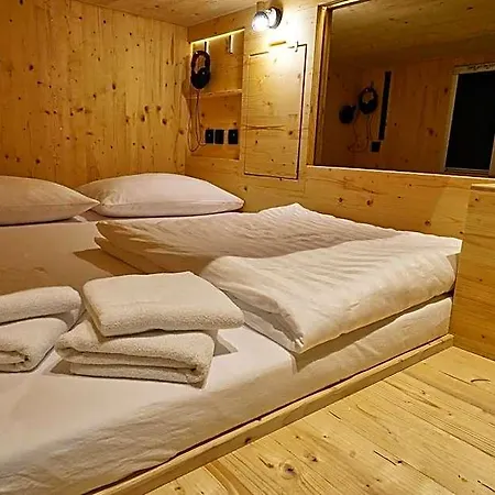 Capsule Hotel kapsułowy Lublana