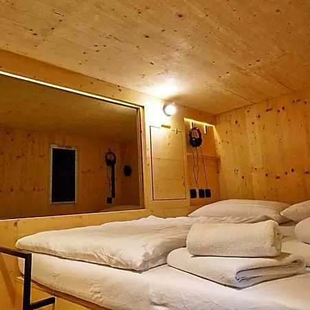 Capsule Hotel kapsułowy
