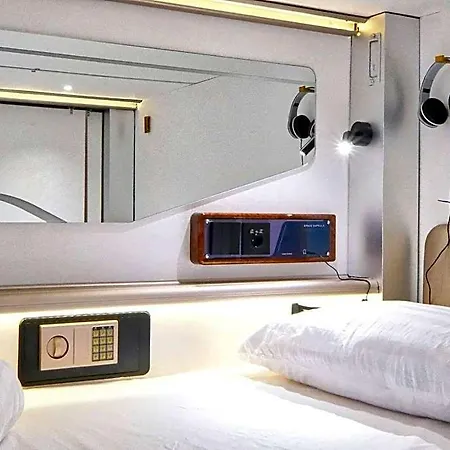 Capsule Hotel kapsułowy 2*