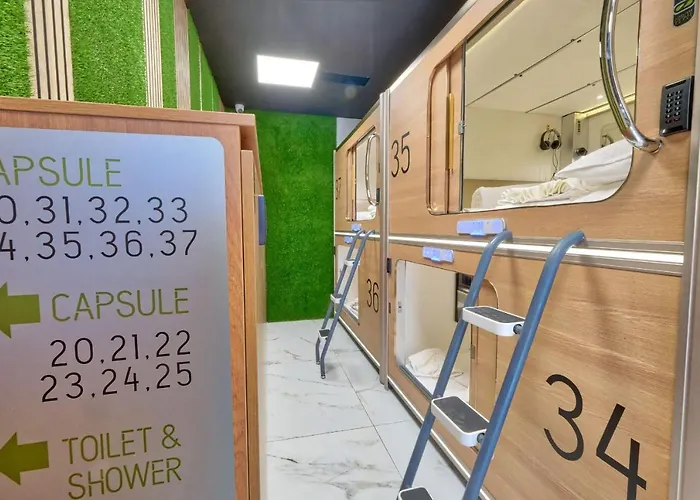 Kapselhotel Capsule 2*