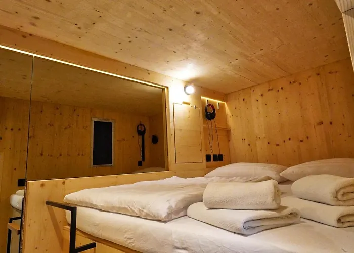 Kapselhotel Capsule 2*