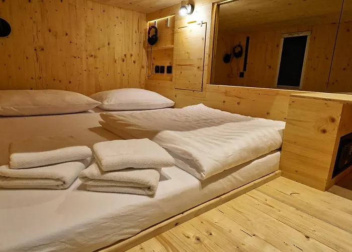 Capsule Hotel kapsula 2*